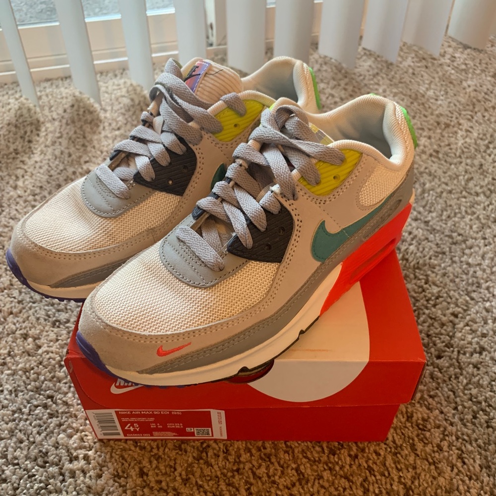 Nike Air Max Women’s 6 (Kids 4.5)
